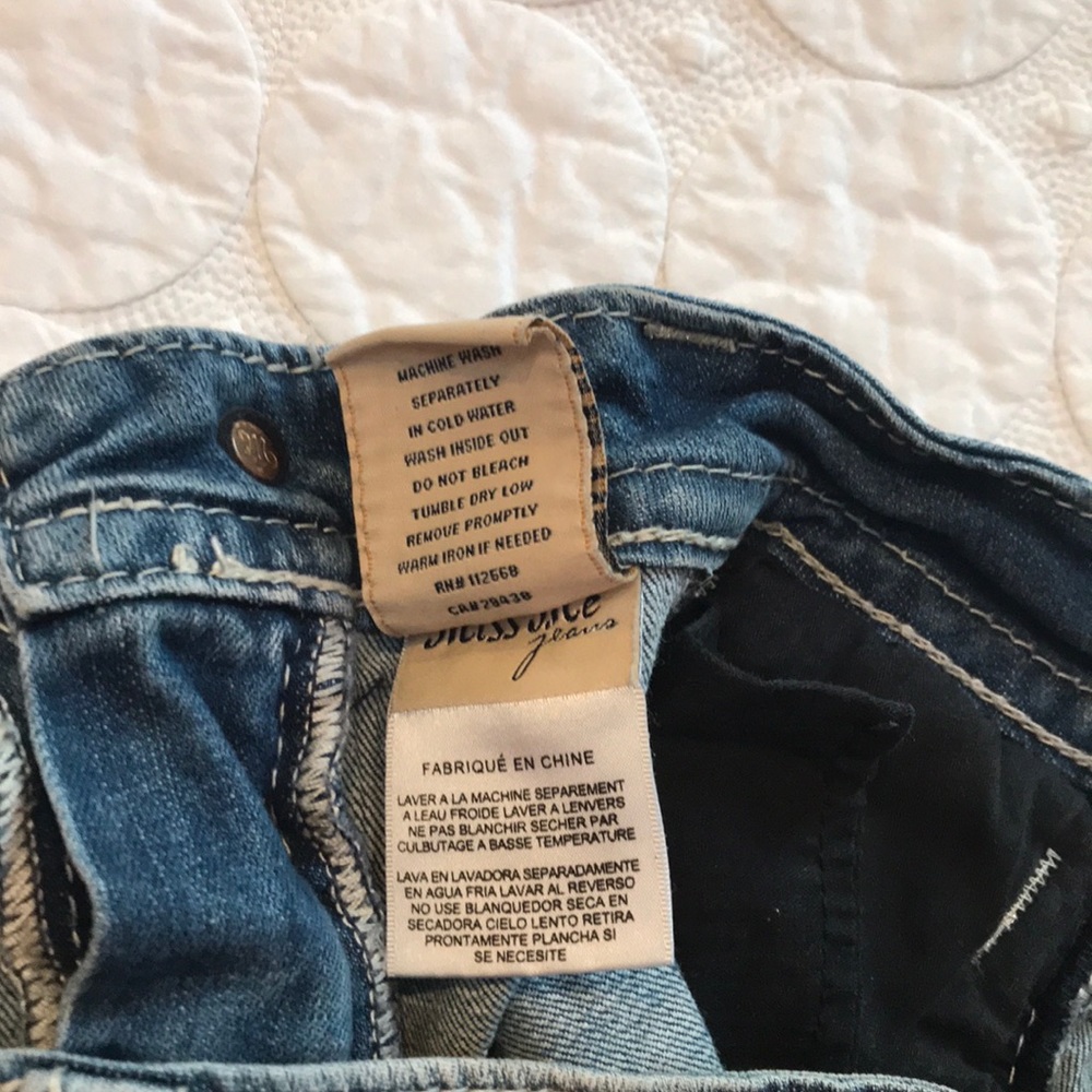 {Miss Me} Destroyed Light Wash Denim Shorts 27 - Picture 8 of 8